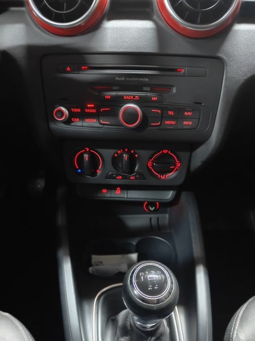 Audi A1 8X, 1.6 tdi
Modelo S-line

Levou agora:
Revisão completa, oleo