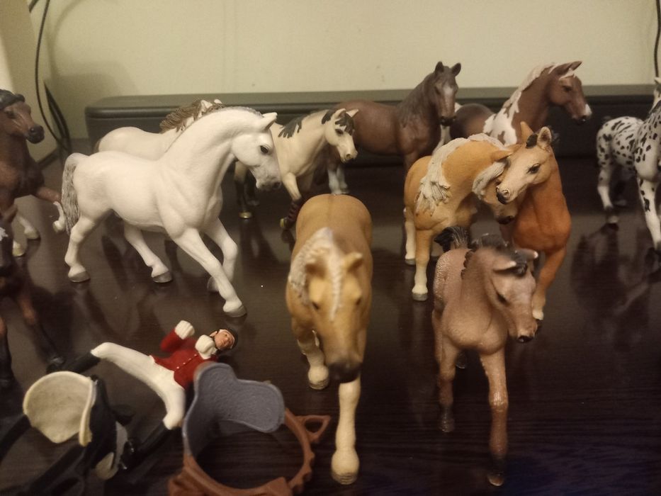 Figurki koni Schleich