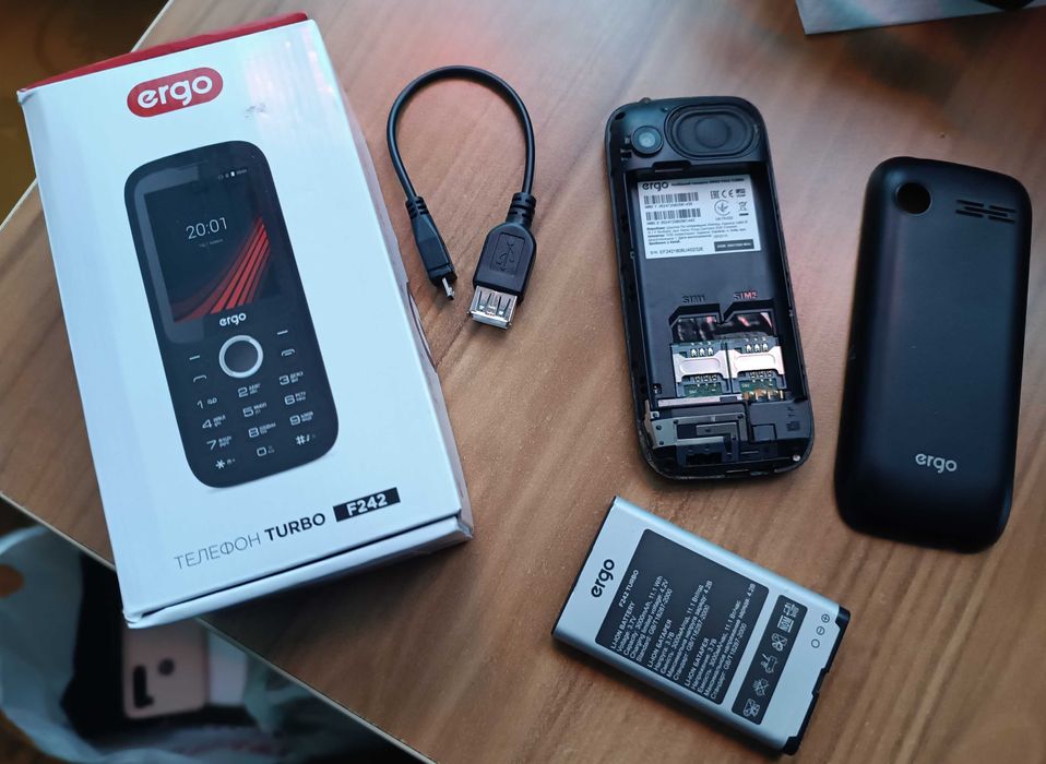 Кнопочный мобильный телефон ERGO F242 Turbo black