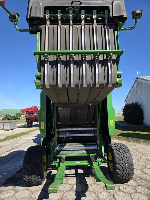 Prasa John Deere V451M