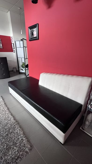 Sofá em pele preto e branco