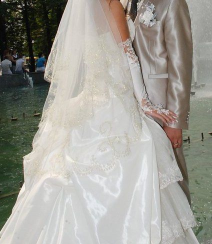 Весільня сукня з фатиновою вставкою s-m 42-46 р