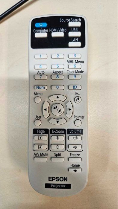 Проектор Epson EB-U42 стан нового! 240 годин напрацювання + сумка