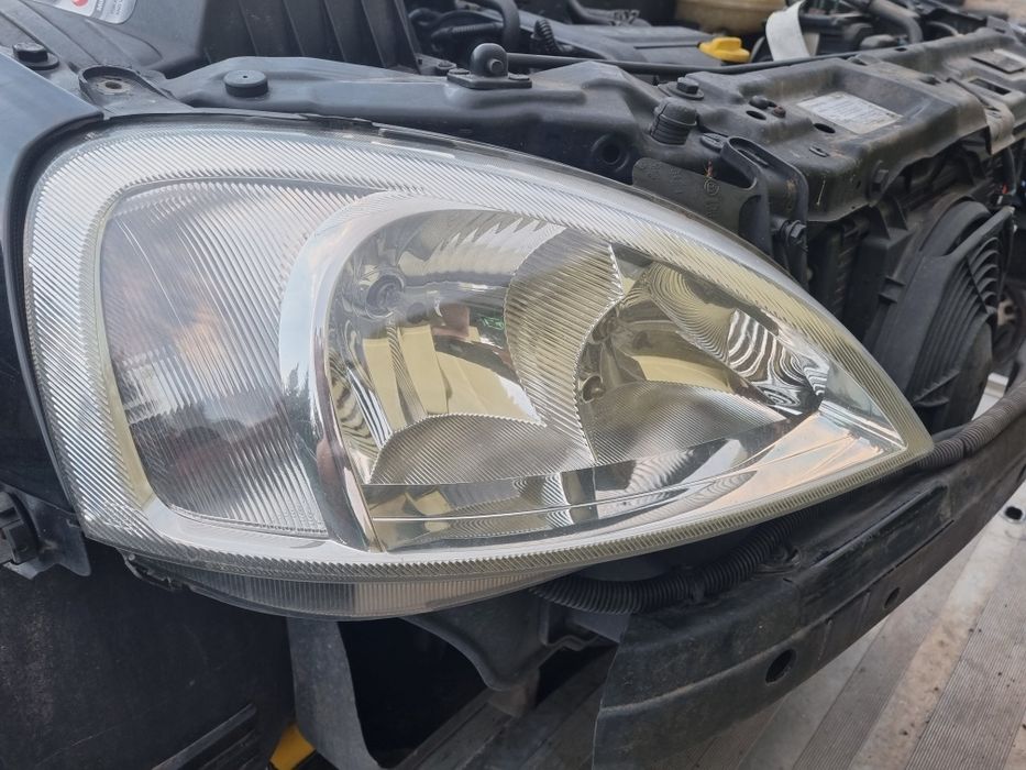 Lampa przod Corsa C inne części