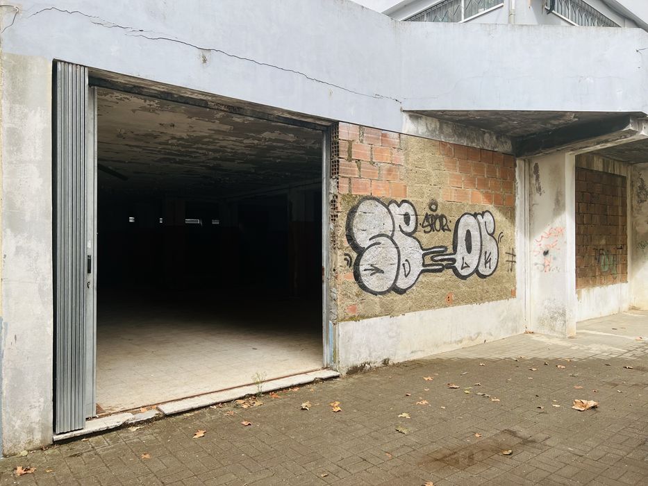 Espaç comercial com 900 metros2 no centro de Bragança