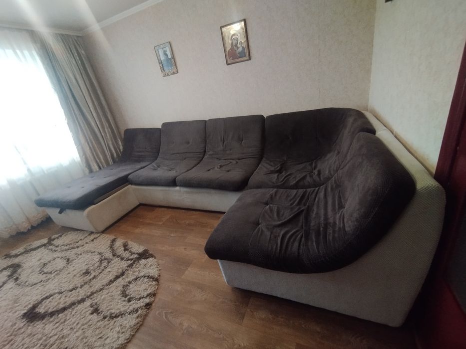 Диван в задовільному стані