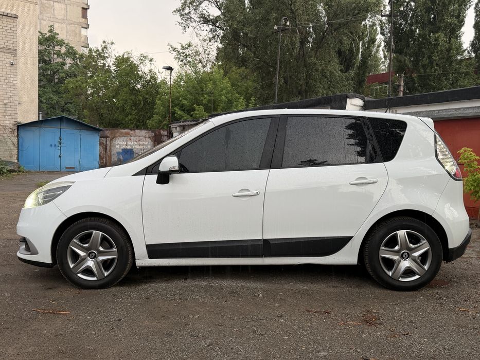 RENAULT MEGANE SCENIC  2012 р.в, рест к9к на механ-6