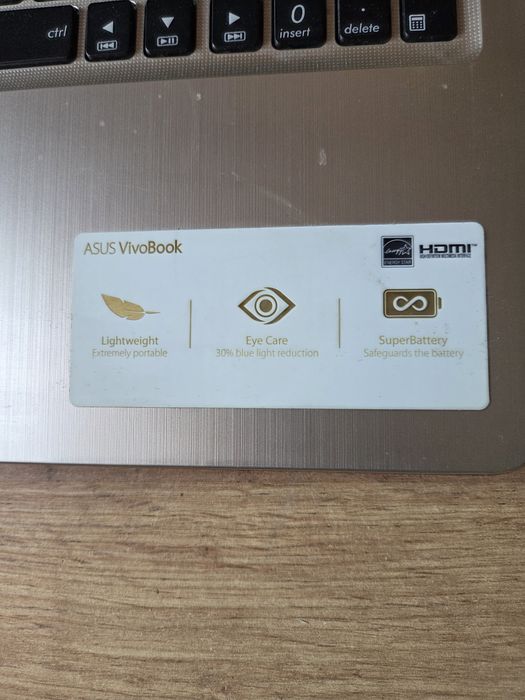 Laptop Asus R540U