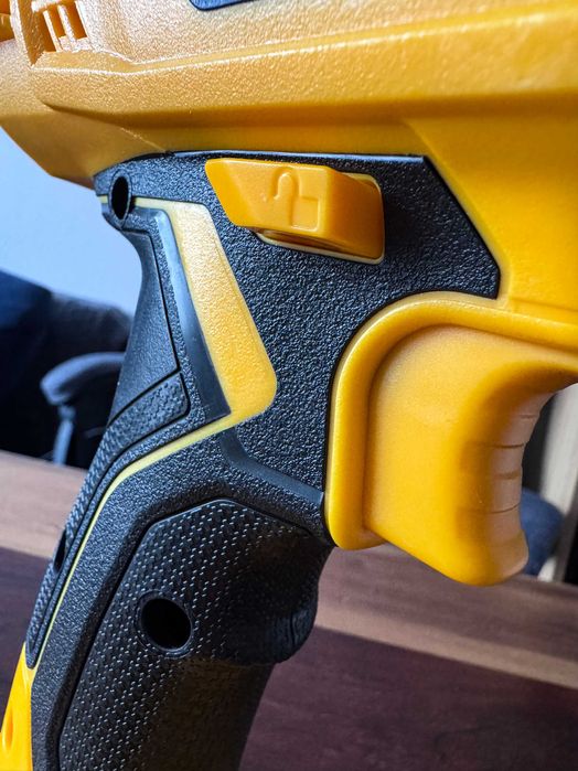 Opalarka z Blokadą Spustu EKRAN LCD Regulacja 550º Na Baterie DEWALT