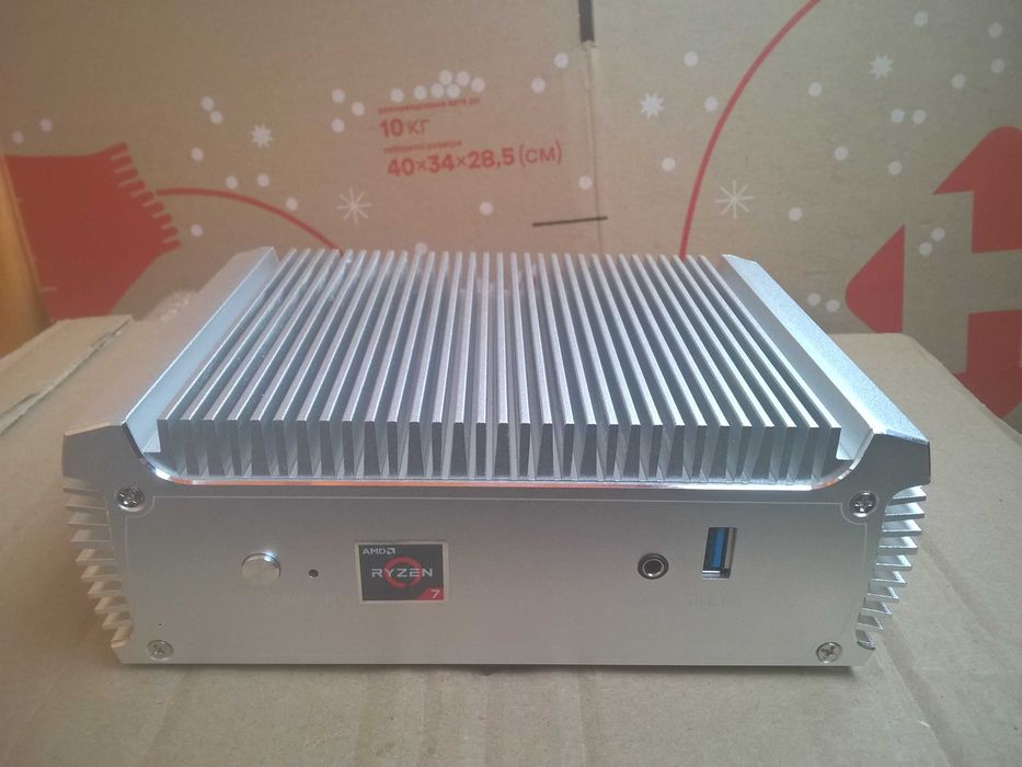 Безвентиляторний міні ПК Topton FU02 на Ryzen 7 7730U