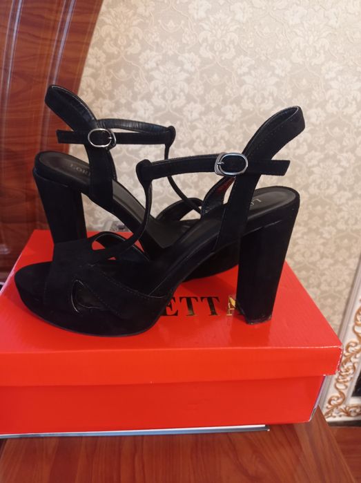 Босоніжки жіночі