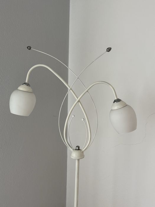 Lampa stojąca biała dekoracyjna