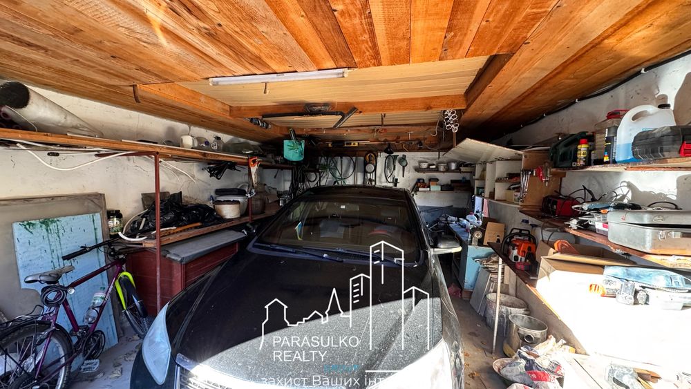 Продам будиночок поряд з ставочком