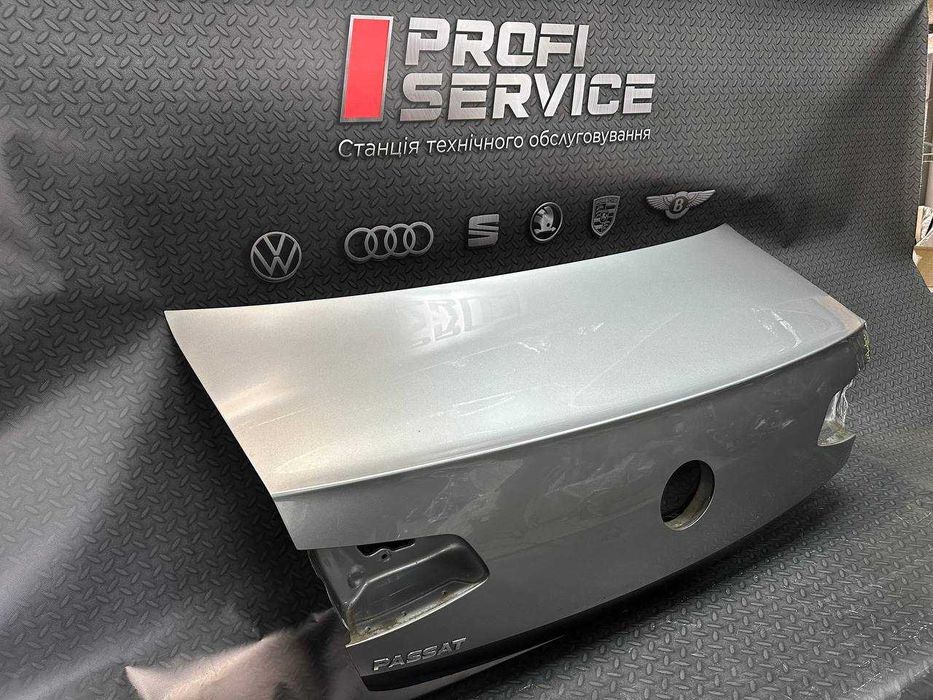 Кришка багажника Passat B8 седан LB7W 316/23 вживана