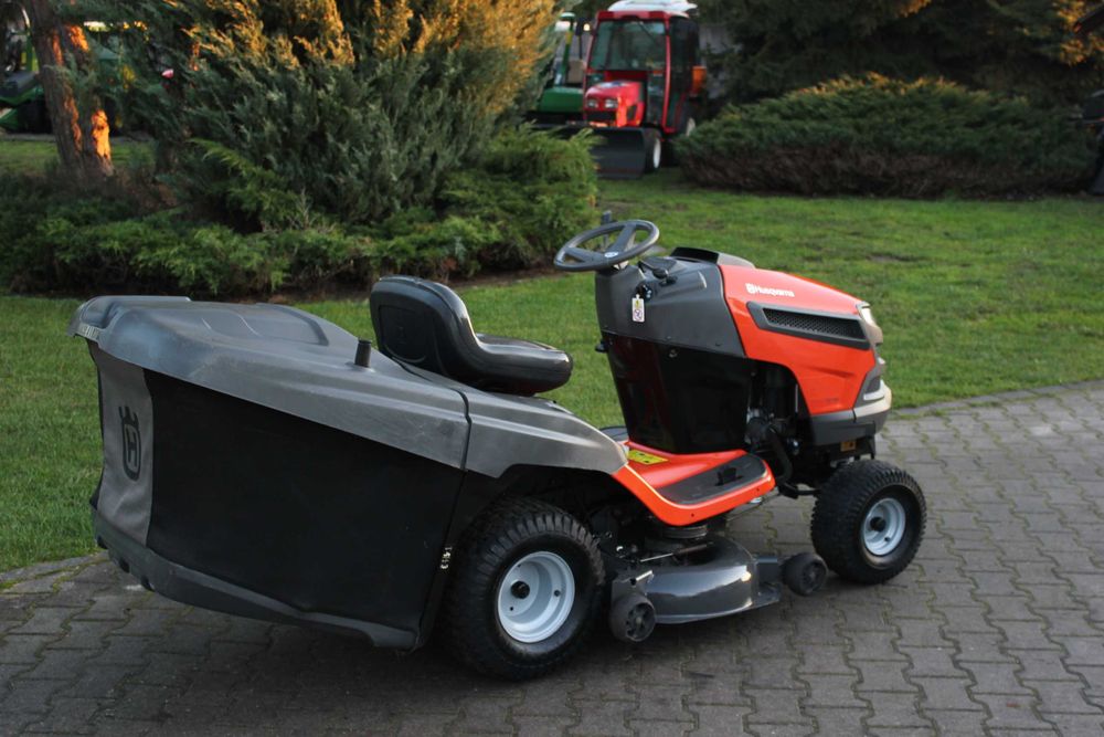 Husqvarna Tc 142  V2 TRAKTOREK Kosiarka Brigss & Stratton