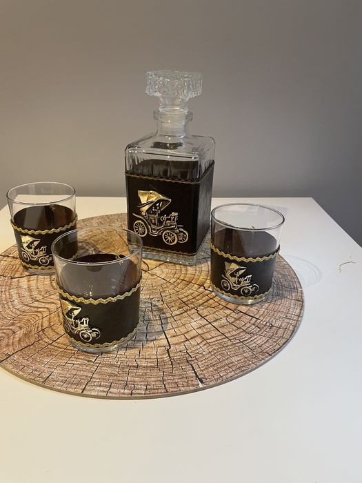 Karafka i szklanki do Whisky.