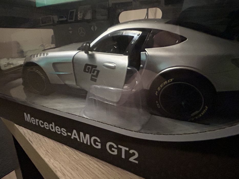 Mercedes AMG GT2 Zadlanie sterowany w skali 1:14