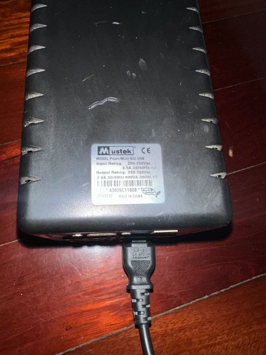 Bateria UPS avariado