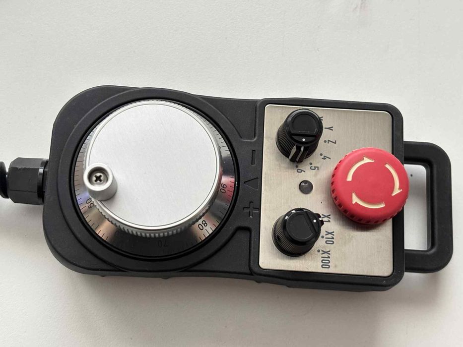 kontroler impulsowy z pokrętłem i przyciskiem awaryjnym