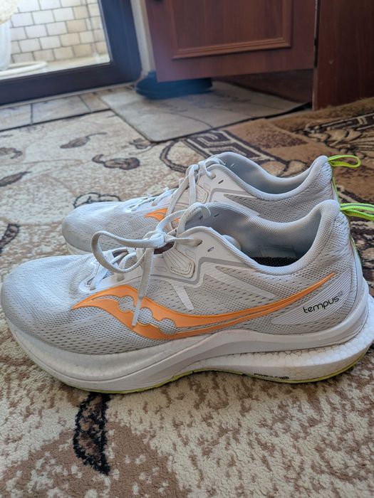 Бігові кросівки saucony tempus 2