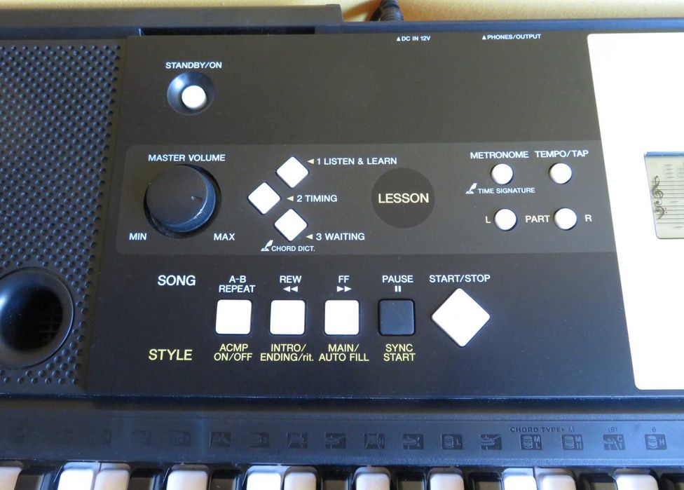 Keyboard YAMAHA YPT-220 z MIDI