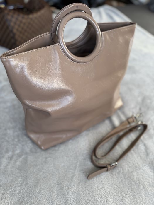Reserved torebka shopper lakierowana kółko do ręki pasek na ramię