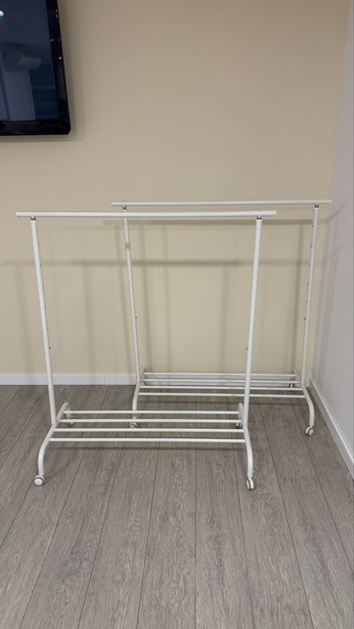 Conjunto de dois Charriot Ikea brancos