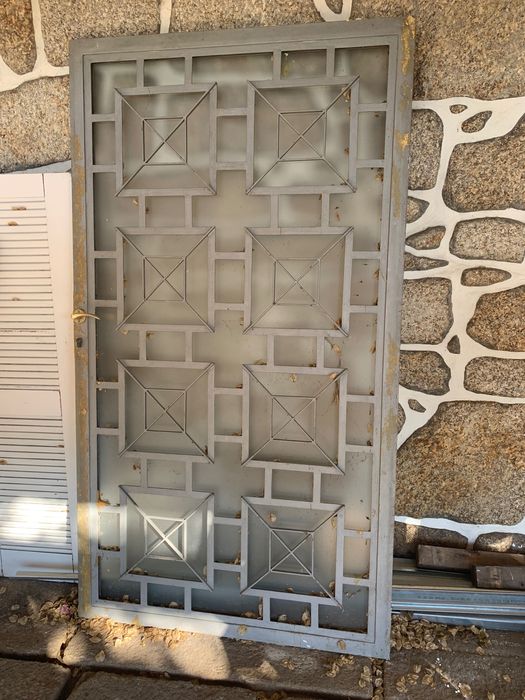 Porta em ferro antigo