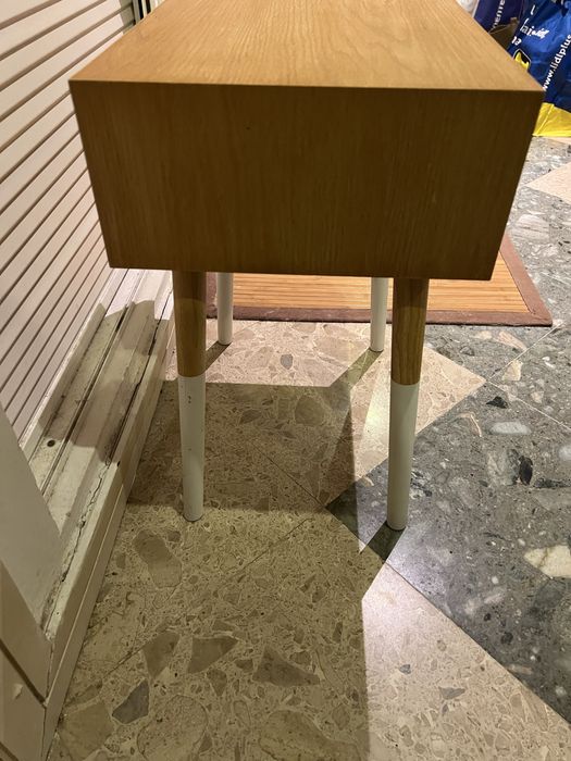 Mesa de cabeceira ou mesa de apoio