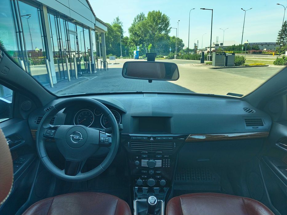 Opel Astra H GTC 1.6 Benzyna