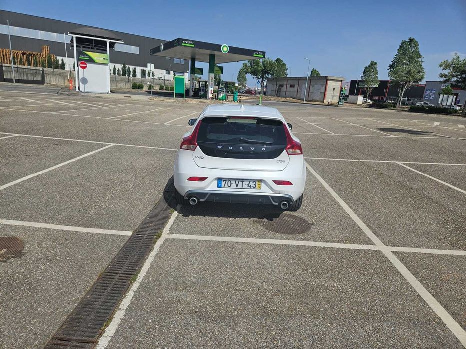 Volvo V40 R design 2018 ( Todas assistencias  na marca)