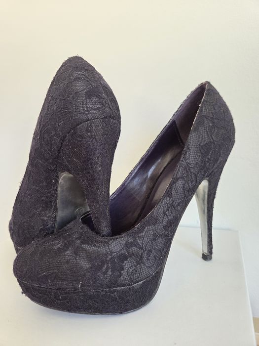 Sapato Alto preto (renda) nr 38