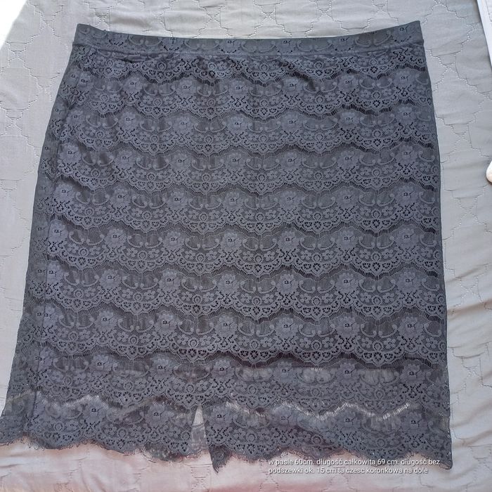 Koronkowa czarna spodnica