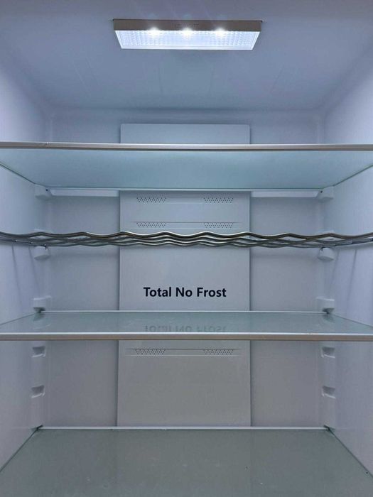 Frigorífico Hisense RB440N4ACD NoFrost Inox - Como Novo (1 ano de uso)