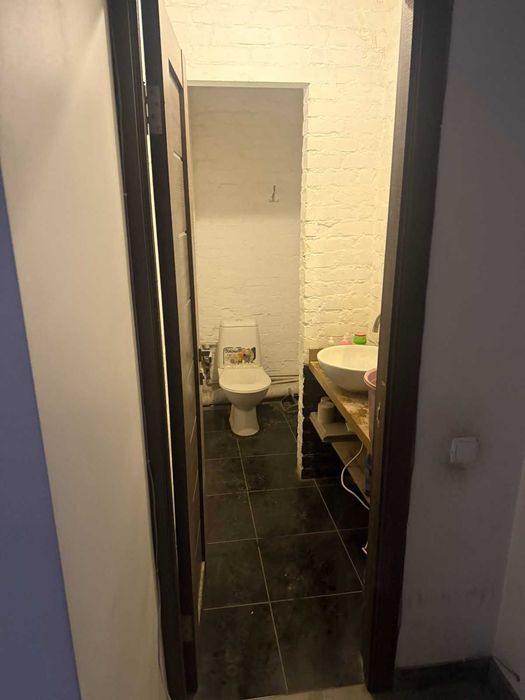 Хотів, приміщення 26 кв.м, під салон, магазин, офіс, окремий вхід.