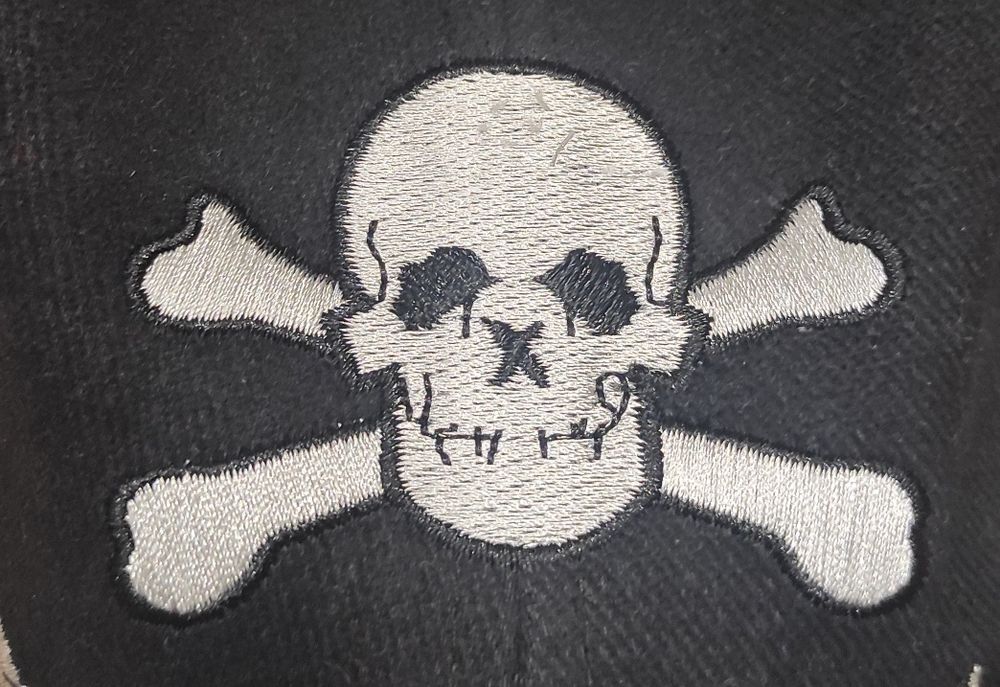 Nowa czapka z daszkiem, czaszka, piraci, halloween (F8)