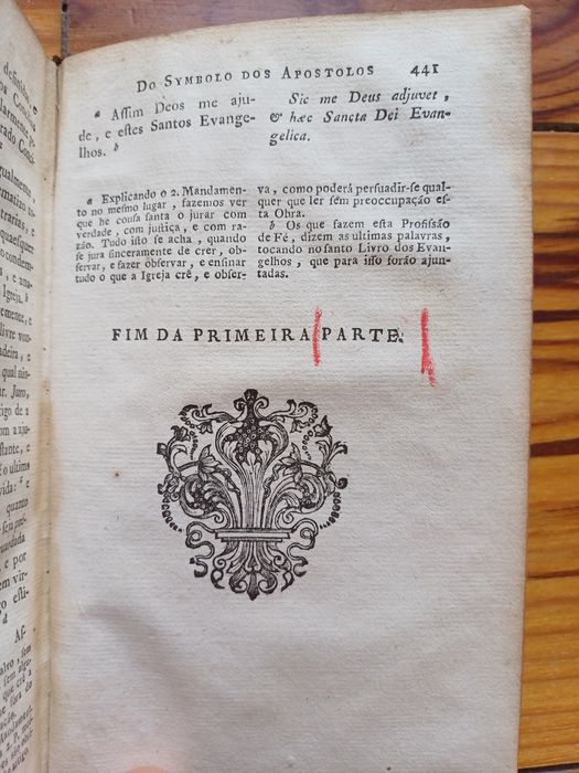 Livro de catecismo muito antigo, do Séc. XVIII
