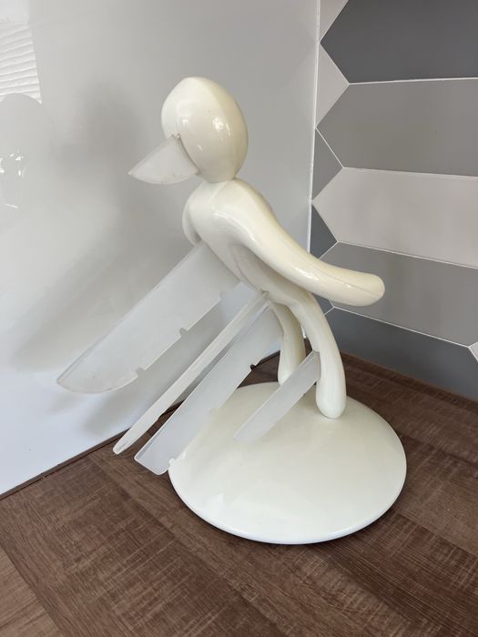 Stojak na noże - czlowiek - biały - używany - bez noży