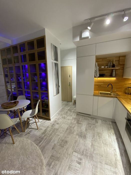 Apartament mieszkalny z balkonem i miejscem parkingowym.