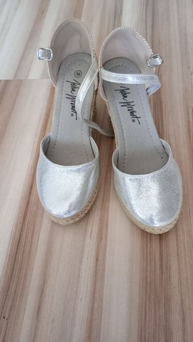 Nowe espadryle na koturnie srebrne rozm. 38