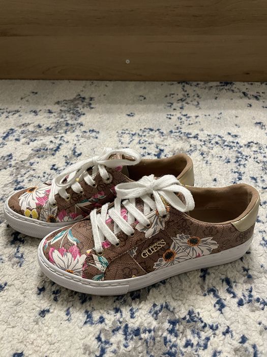 Макасини  Guess  розмір 36,5