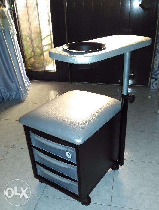 Banco de Manicure c/ gavetas e tampo / Cabeleireiro / Estética / Unhas