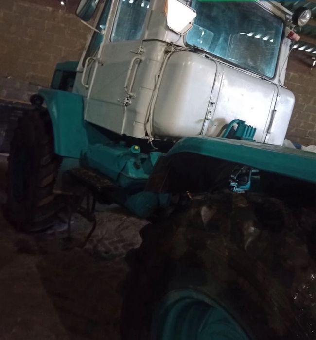 Трактор ХТЗ Т-150, двигун ЯМЗ-236, на 180 к.с., з 5 корп. ПЛУГОМ, 1990