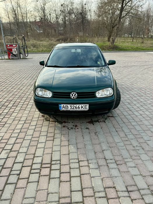 Продам Volkswagen Golf 1.6 2000р