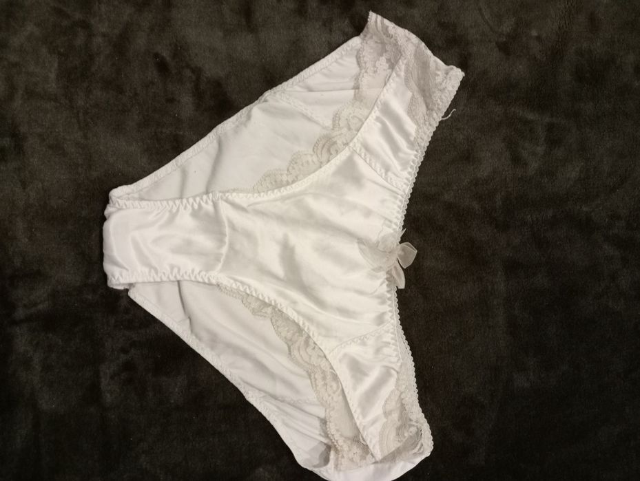 Cueca pérola tamanho 38