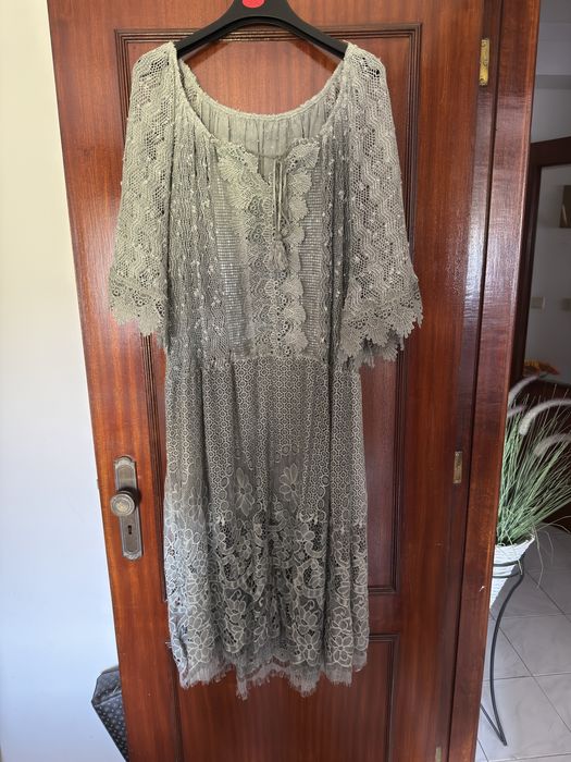 Vestido com rendado