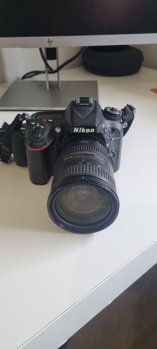 Nikon D7100 com lente 18-200