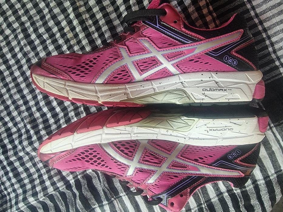 Продам мужские крассовки ASICS