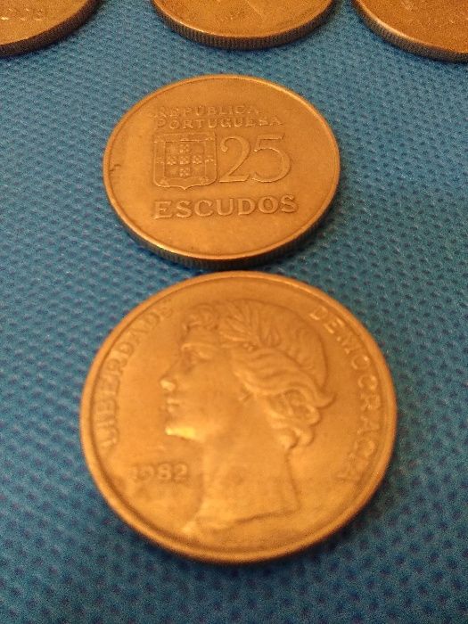 Moedas de 25$00 antigas (29)