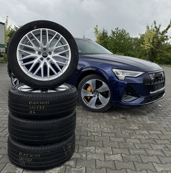 Комплект оригінальних дисків Audi R20 + Pirelli 255/45 R20 2021 рік: 9 ...